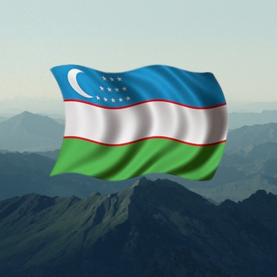 Торговля бинарными опционами в Узбекистане: безопасные схемы и выбор брокера. Узбекский трейдер за работой с графиком бинарных опционов, демонстрирующий платежные методы UzCard и криптовалюту.